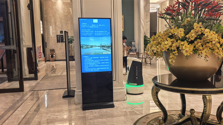 立式广告机酒店行业应用案例解决方案