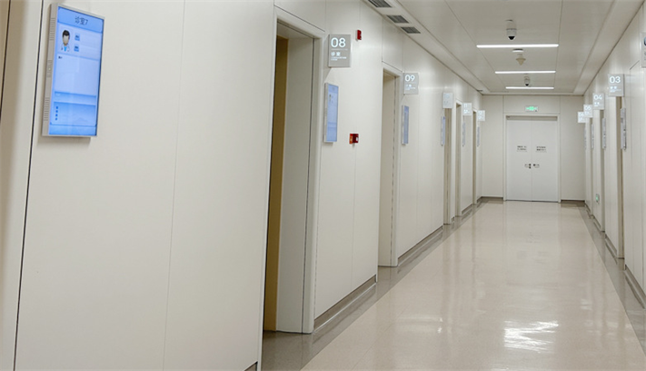 /容大彩晶门诊信息屏：为妇幼保健院构建全场景就诊信息中枢/容大彩晶门诊信息屏：为妇幼保健院构建全场景就诊信息中枢